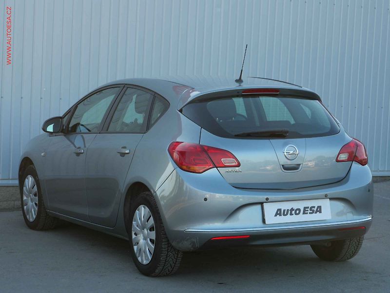 Opel Astra (2013) 1.4i, ČR, AC, temp - fotka 6 z 16