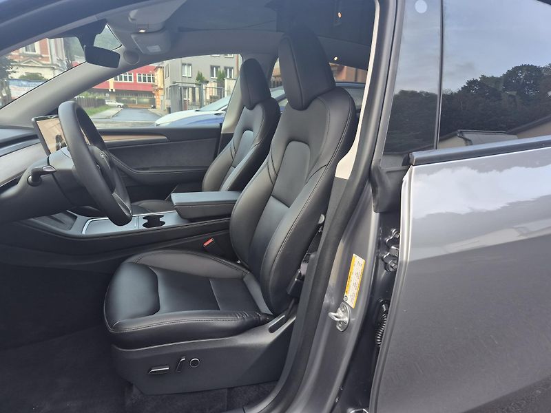Tesla Model Y LONG RANGE DUAL MOTOR 95,0% - fotka 42 z 49