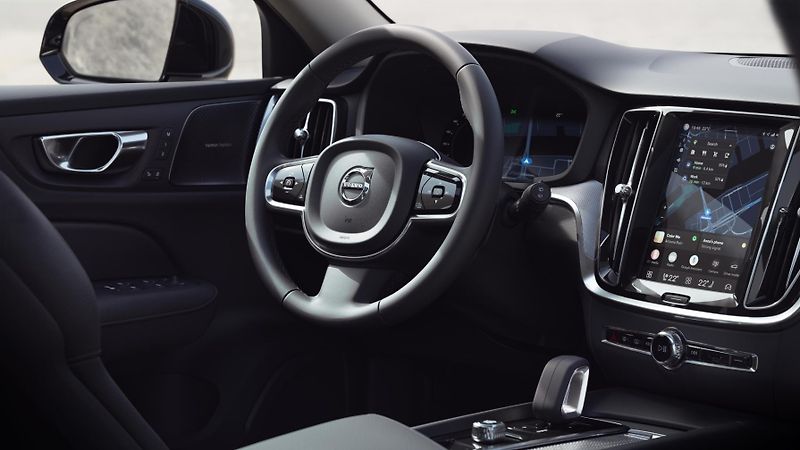 Volvo V60 (2026) B4 PLUS DARK AUT - fotka 6 z 16