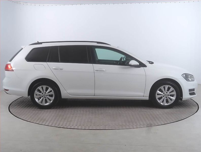 Volkswagen Golf (2014) 1.6 TDI, Navi, Tempomat - fotka 6 z 15