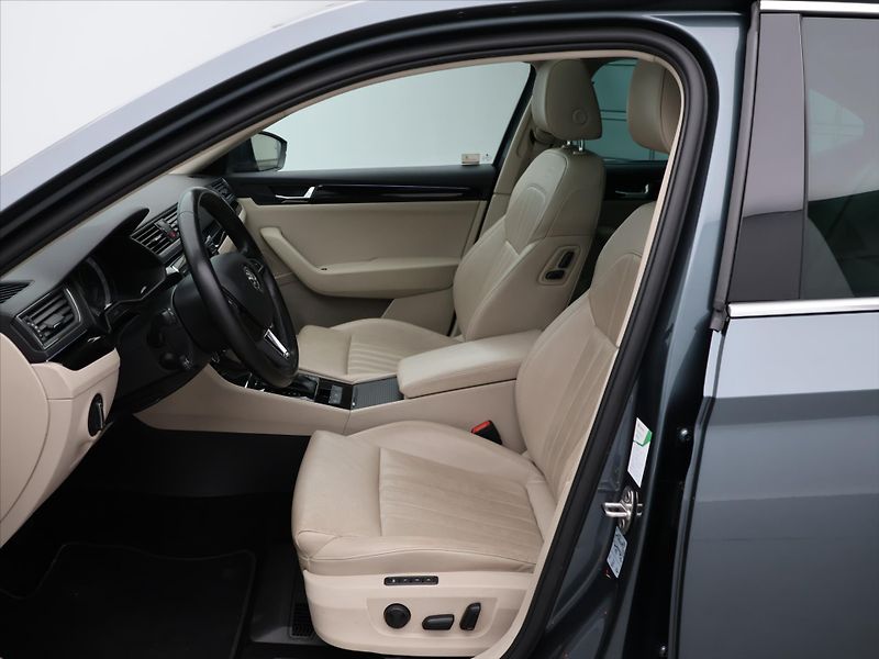 Škoda Superb 2,0 TDI 140kW DSG 4x4 CZ L&K - fotka 12 z 38