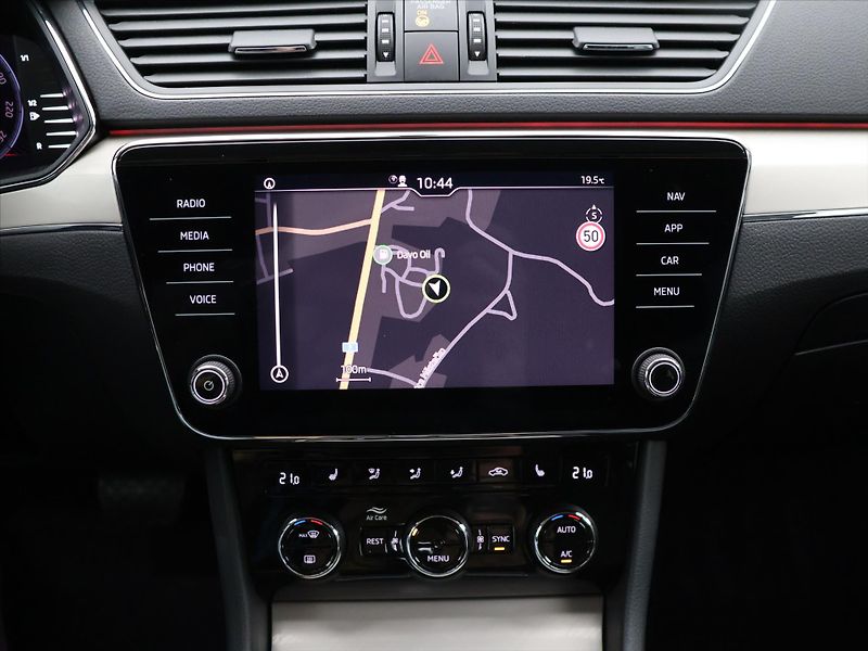 Škoda Superb 2,0 TSI 140kW Style DSG CZ DPH - fotka 17 z 28