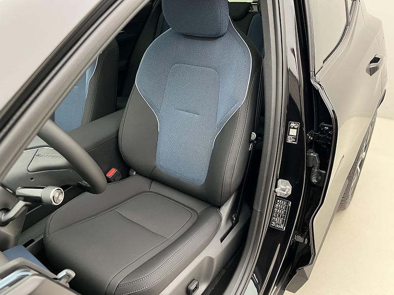 Volvo EX30 (2026) P8 AWD electric ULTRA BLACK  - fotka 22 z 49