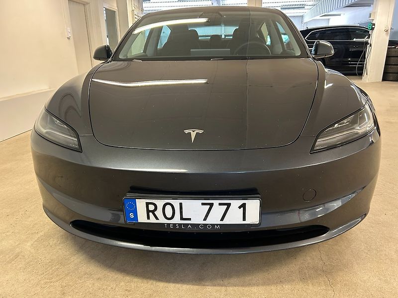 Tesla Model 3 Long Range AWD Highland - fotka 3 z 24