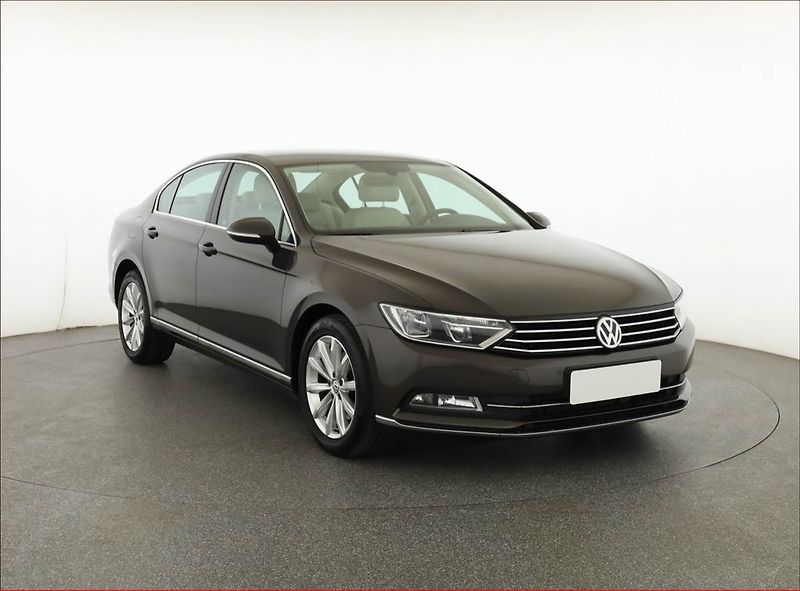Volkswagen Passat (2016) 2.0 TDI, Serv.kniha, Kůže - fotka 1 z 17