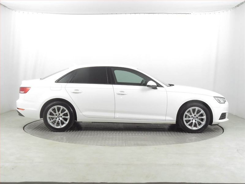 Audi A4 (2018) 2.0 TDI, Automat, Serv.kniha - fotka 6 z 24