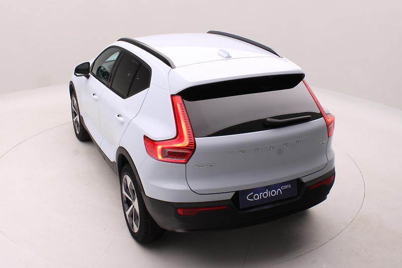 Volvo XC40 (2025) B3 AUT DARK PLUS - fotka 17 z 64