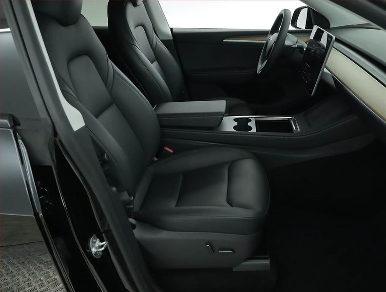 Tesla Model Y (2022) Performance 79kWh, SoH 92% - fotka 9 z 22