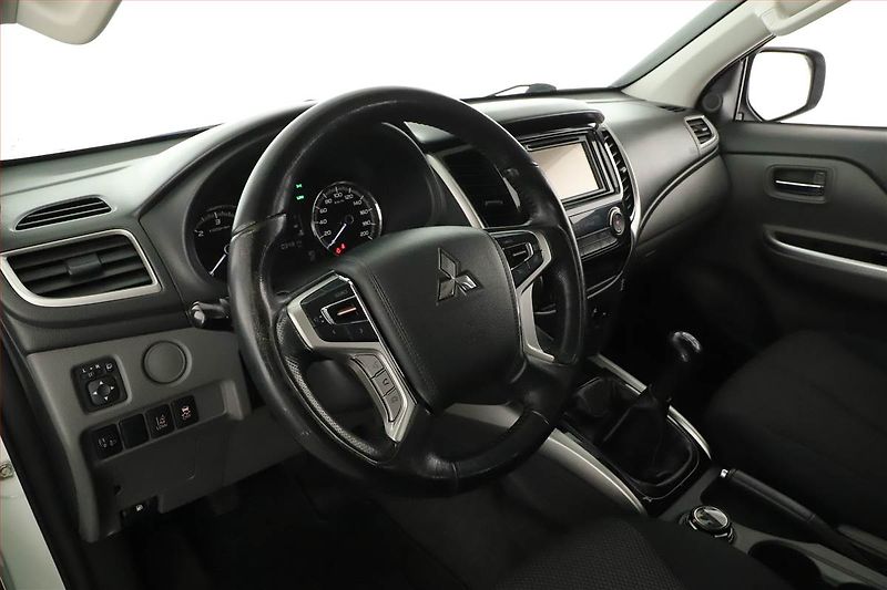Mitsubishi L200 (2017) 2.4 DI-D - fotka 16 z 20