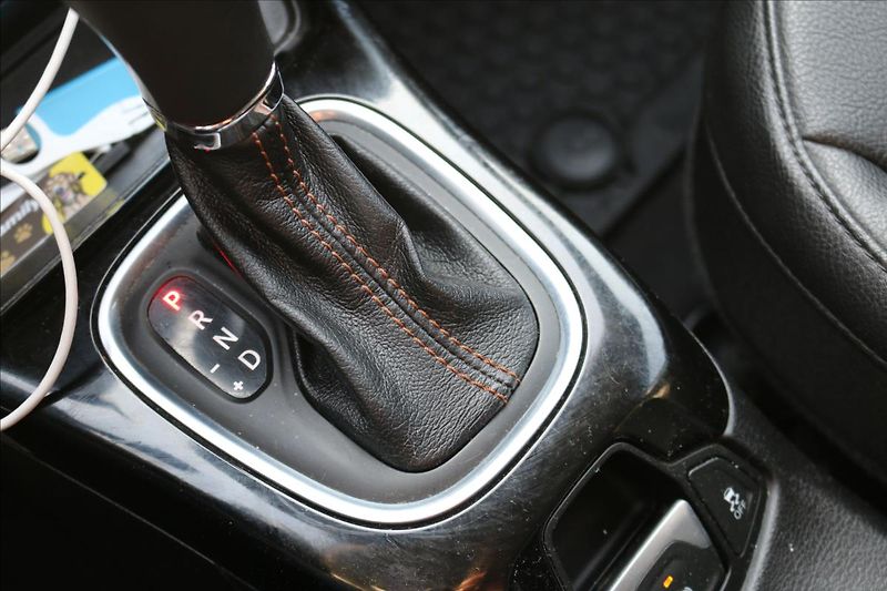 Jeep Compass 1,3 110 kW , ČR - fotka 24 z 47