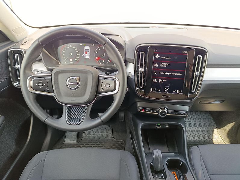 Volvo XC40 2.0 B4 AWD 145kW - fotka 20 z 33