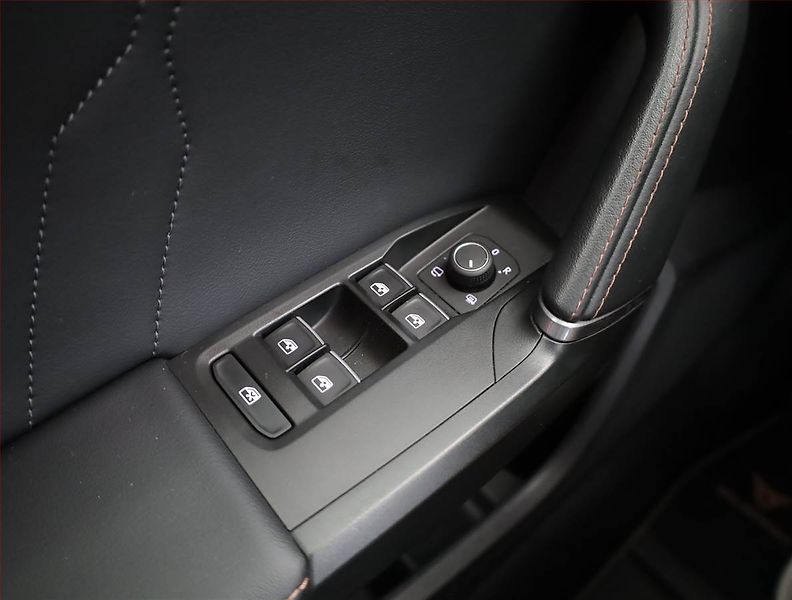 Cupra Formentor (2022) 2.0 TSI 4Drive - fotka 12 z 18