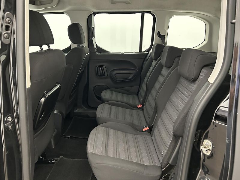 Opel Combo 1.2  Enjoy - fotka 17 z 23