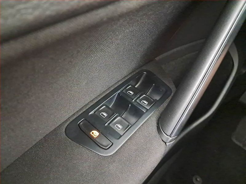 Volkswagen Golf (2014) Comfortline 1.6 TDI, Navi - fotka 14 z 14