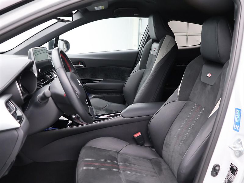 Toyota C-HR 2,0 Hybrid 112kW GR Sport CZ - fotka 11 z 28