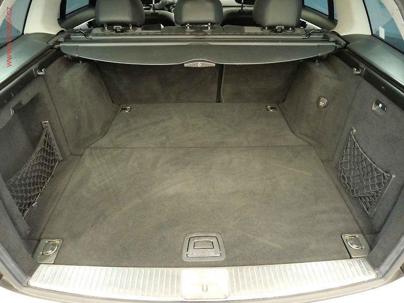 Mercedes-Benz Třídy C (2011) 1.8 CGi C 180, Avantgarde, AT - fotka 7 z 23