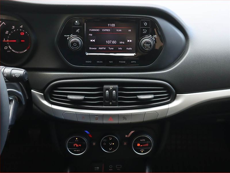 Fiat Tipo (2017) 1.4 16V, Serv.kniha, Navi - fotka 12 z 17