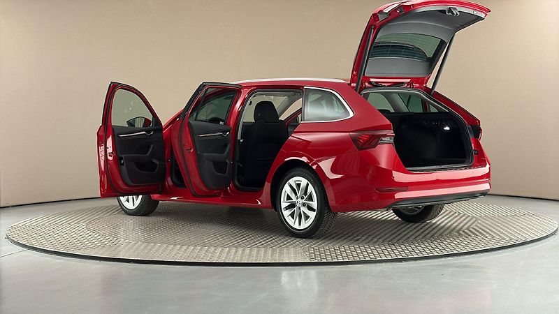 Škoda Octavia 2.0 TDI DSG Style Combi - fotka 7 z 27