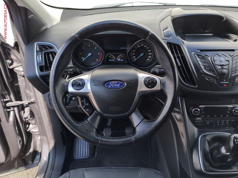 Ford Kuga (2015) 2.0 TDCi, Titanium - fotka 10 z 19