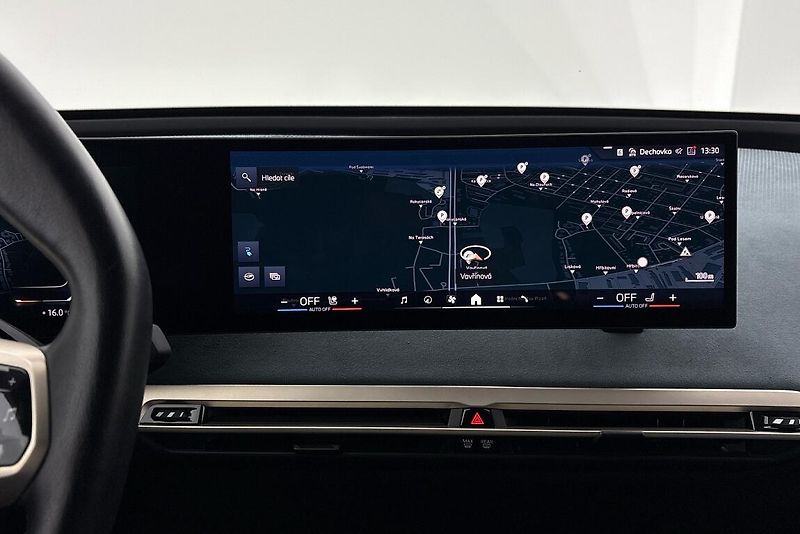 BMW iX xDrive40 - fotka 9 z 13