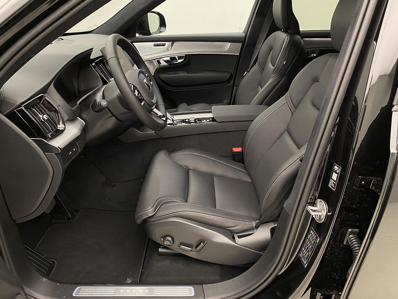 Volvo XC90 T8 RECHARGE BLACK EDITION 7m - fotka 3 z 70