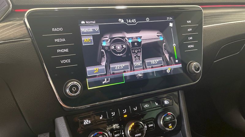 Škoda Superb (2024) Style 2.0TSI 140kW  DSG - fotka 30 z 33