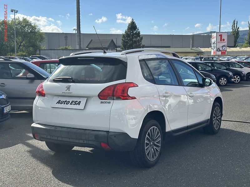Peugeot 2008 (2026) 1.2, 1.maj,ČR, Business, AT - fotka 4 z 15