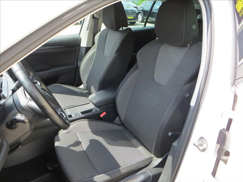 Škoda Octavia 2,0 TDI 85kW Ambition Combi ČR - fotka 12 z 25