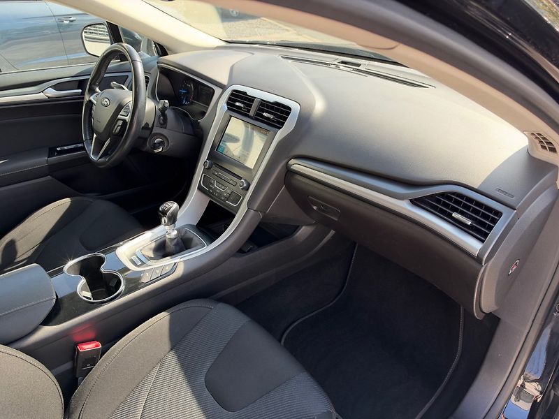 Ford Mondeo (2016) Bussines 2.0 TDCi 110kW - fotka 26 z 32