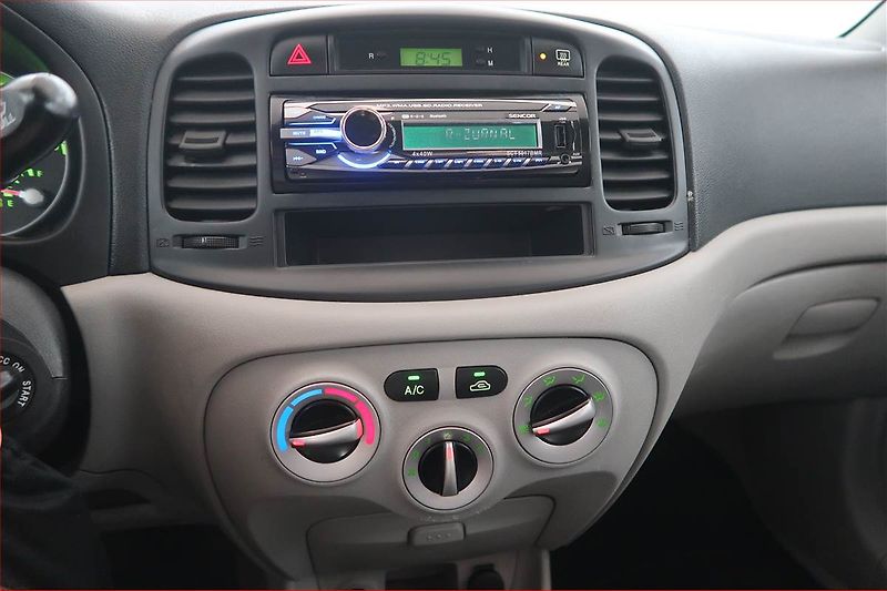 Hyundai Accent (2009) 1.5 CRDi, po STK, rezervace - fotka 12 z 14