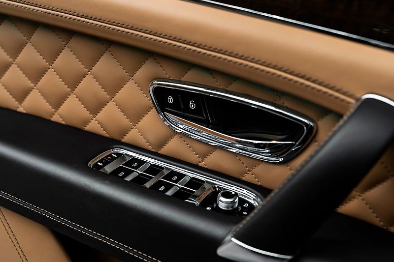 Bentley Bentayga - fotka 13 z 21