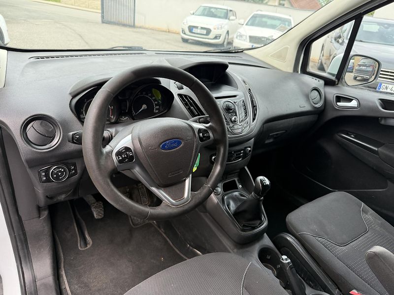 Ford Transit Courier Trend 1.5 TDCi 55kW - fotka 12 z 21