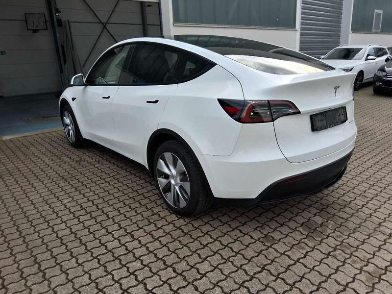 Tesla Model Y ZAMLUVENO ! - fotka 2 z 7