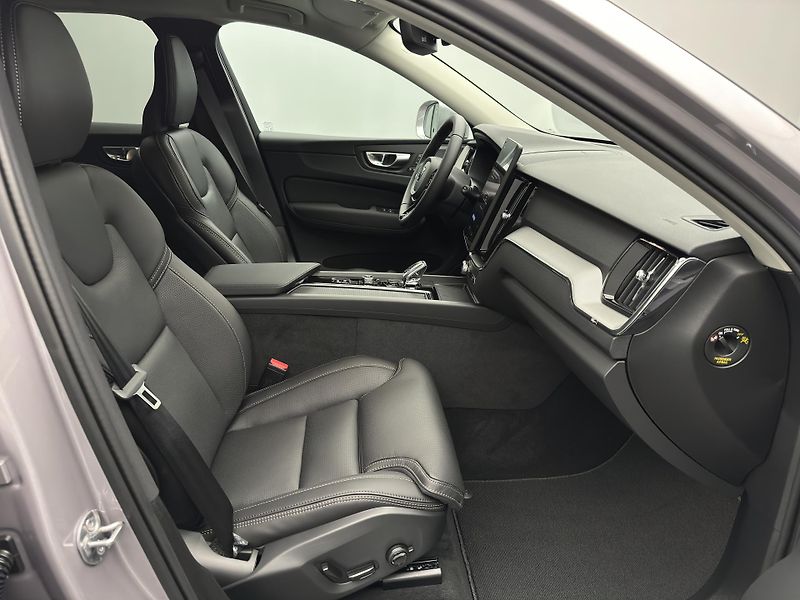 Volvo XC60 (2026) B5 AWD AUT BRIGHT PLUS - fotka 21 z 30