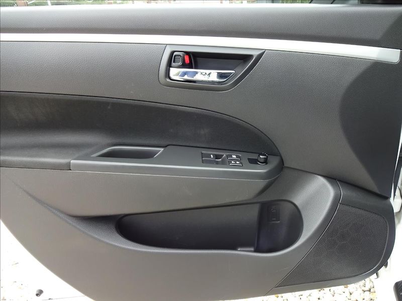 Suzuki Swift 1.2i16V NOVÉ ROZVODY - fotka 17 z 47
