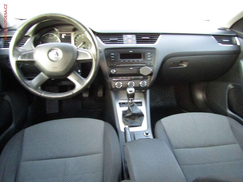Škoda Octavia (2013) 1.2 TSi, ČR, Ambition, AC - fotka 8 z 15