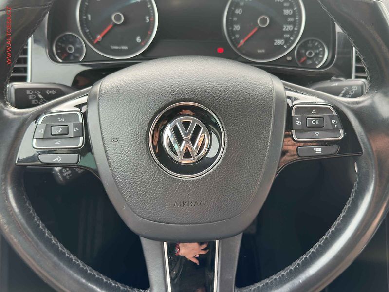 Volkswagen Touareg (2011) 3.0 TDi 4x4, AT, navi, bixen - fotka 12 z 22