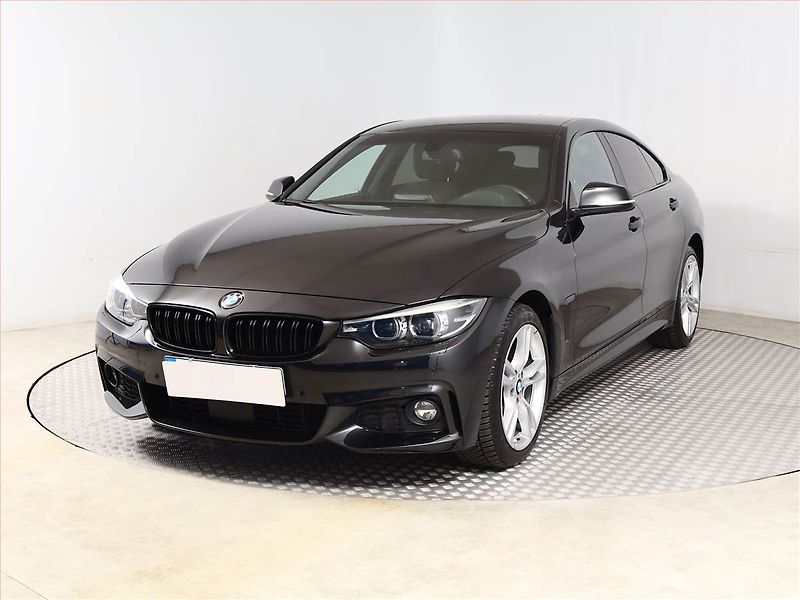 BMW Řada 4 (2017) M Paket 420d xDrive - fotka 2 z 16