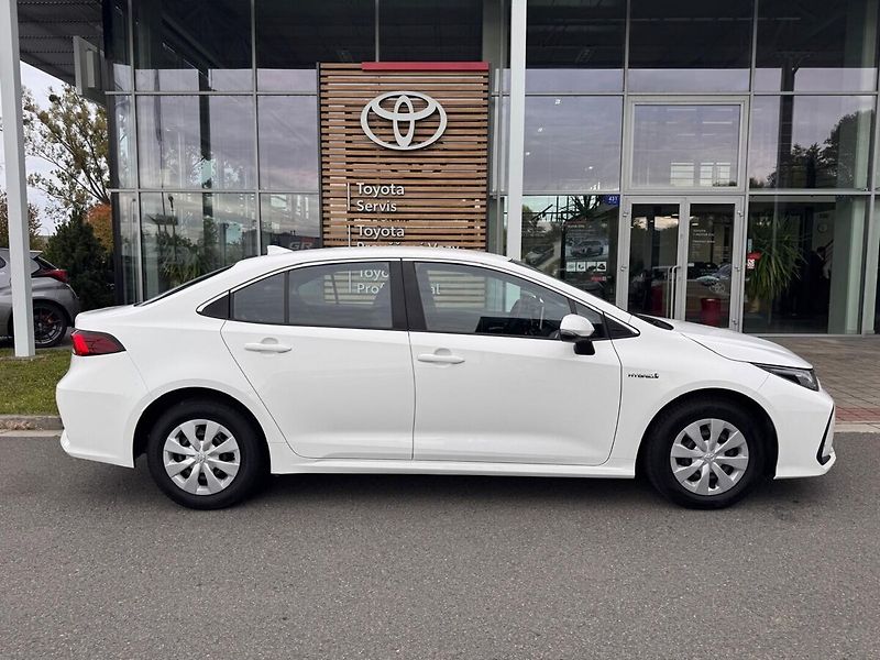 Toyota Corolla 1.8 Active - fotka 2 z 14