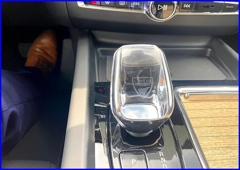 Volvo XC60 (2026) B5AWD PLUS DARK+4SERVIS/ZÁRUKA - fotka 22 z 24