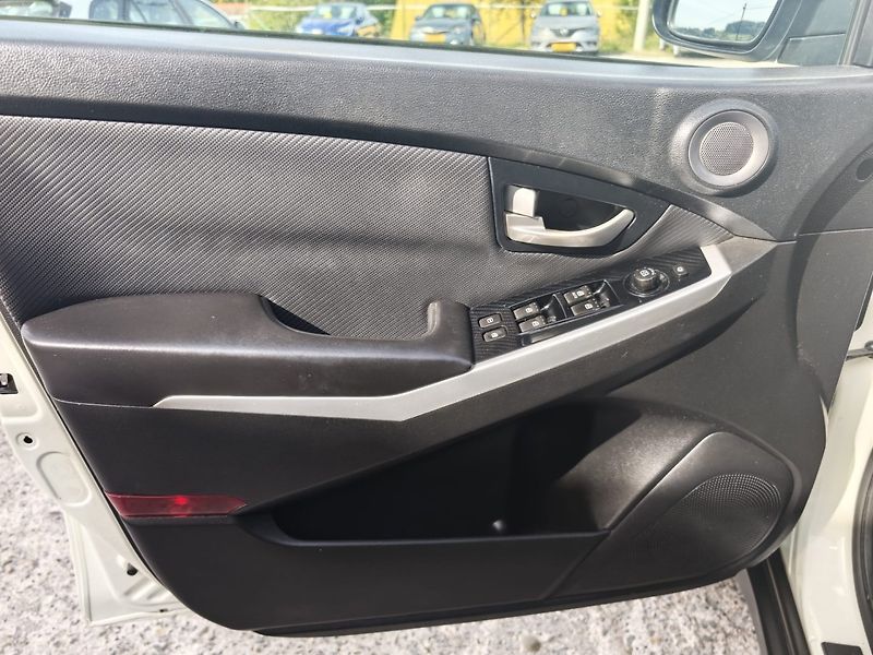 SsangYong Korando 2.0i LPG Výhřev/1.Maj/NAVI - fotka 11 z 26