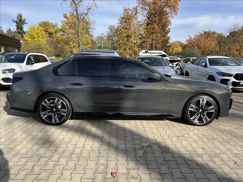BMW Řada 7 750e Msport Pro xDrive - fotka 4 z 43