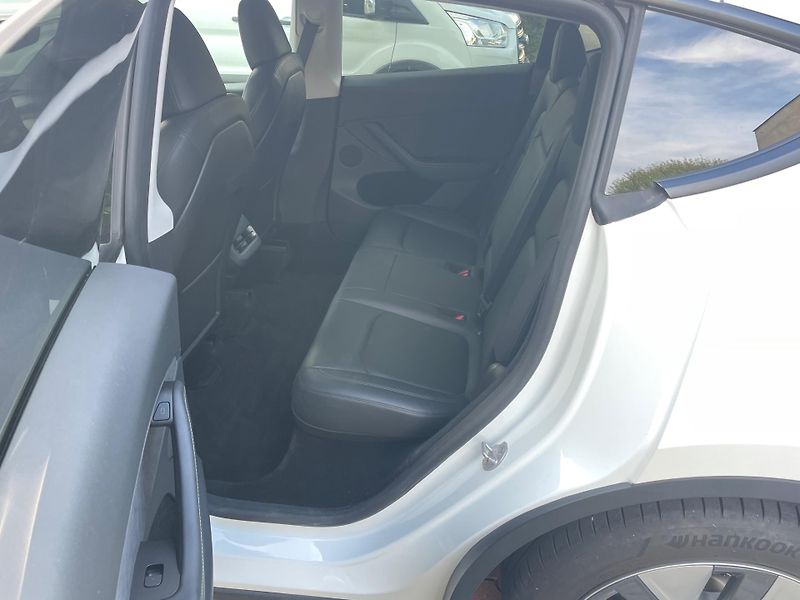 Tesla Model Y RWD 235kw 95,0 % - fotka 12 z 40