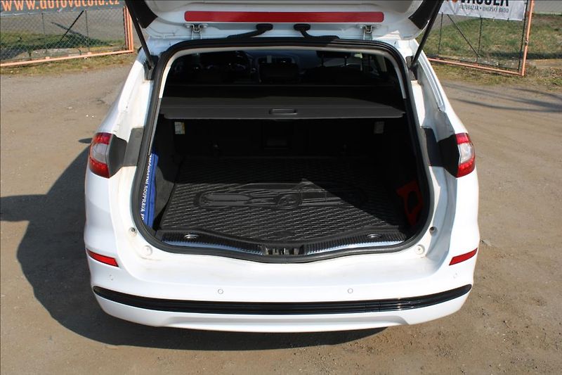 Ford Mondeo 2,0 TDCi  TITANIUM,AUTOMAT,ČR - fotka 13 z 33