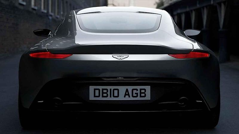 Aston Martin Vantage a DB10.