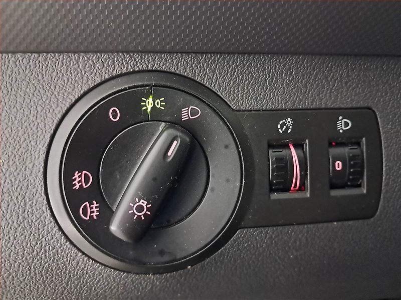 Volkswagen Caddy (2011) 2.0 EcoFuel, 5Míst, 1Maj - fotka 16 z 17