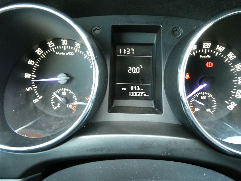 Škoda Yeti 2,0 TDi 81kW 4x4,2x kola,závěs - fotka 30 z 42