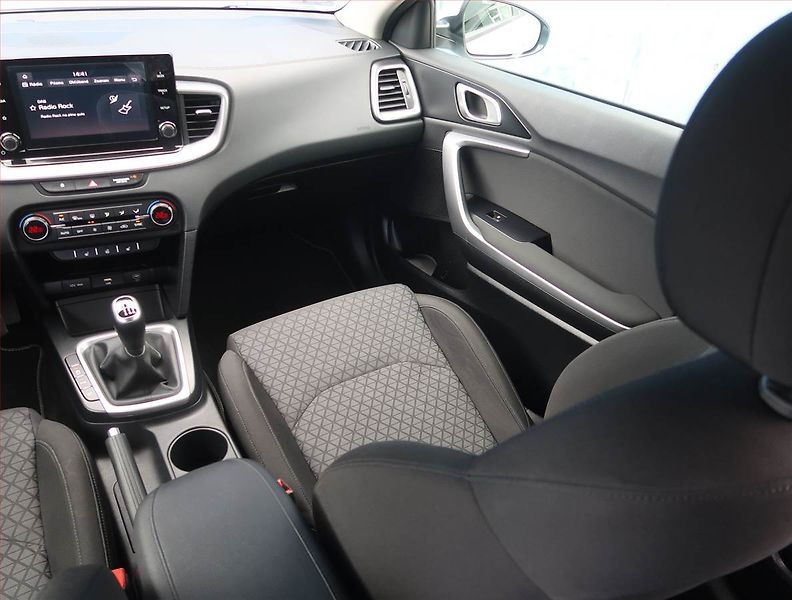 Kia Ceed (2022) Silver 1.5 T-GDI, Serv.kniha - fotka 8 z 16