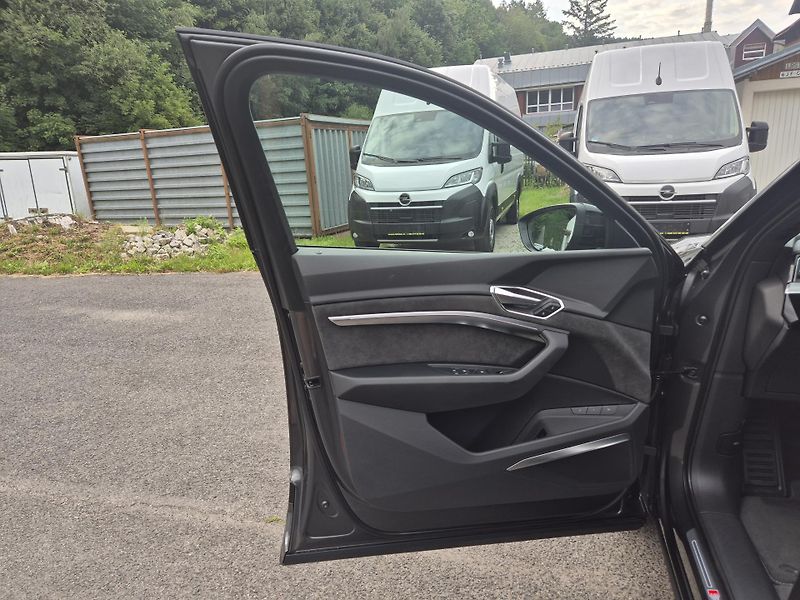 Audi e-tron SPORTBACK S 370kw SOH 96% - fotka 35 z 48