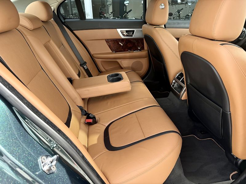 Jaguar XF 3,0 V6 S/C AWD REZERVACE - fotka 28 z 47